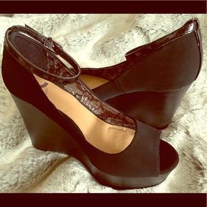 Never Worn Report 5 Inch Black Wedges